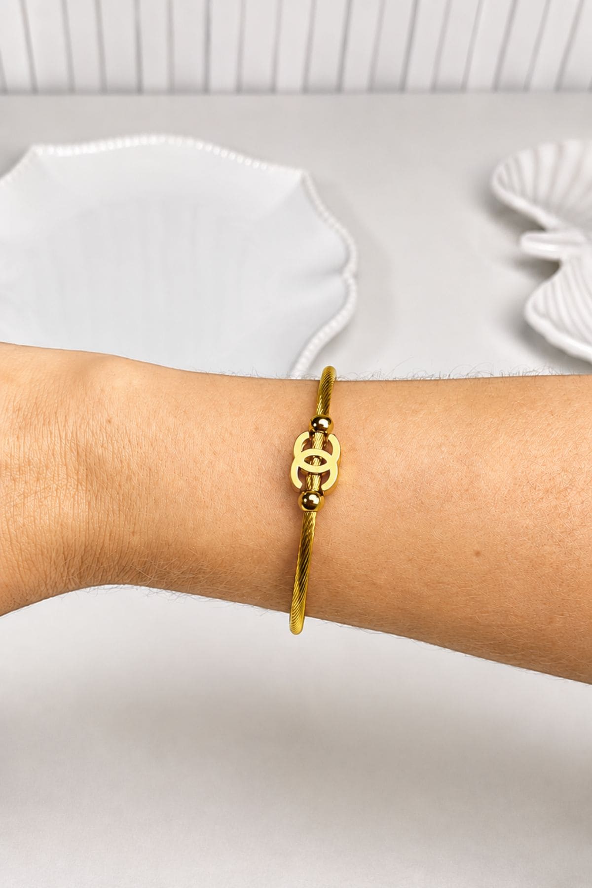 Bracelete Feminino Cabo de Aço Infinito em Aço PVD e Banho a Ouro 18K