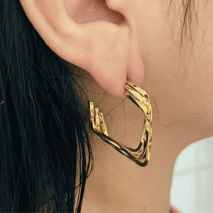 Brinco Argola Angular Torcido Dourado