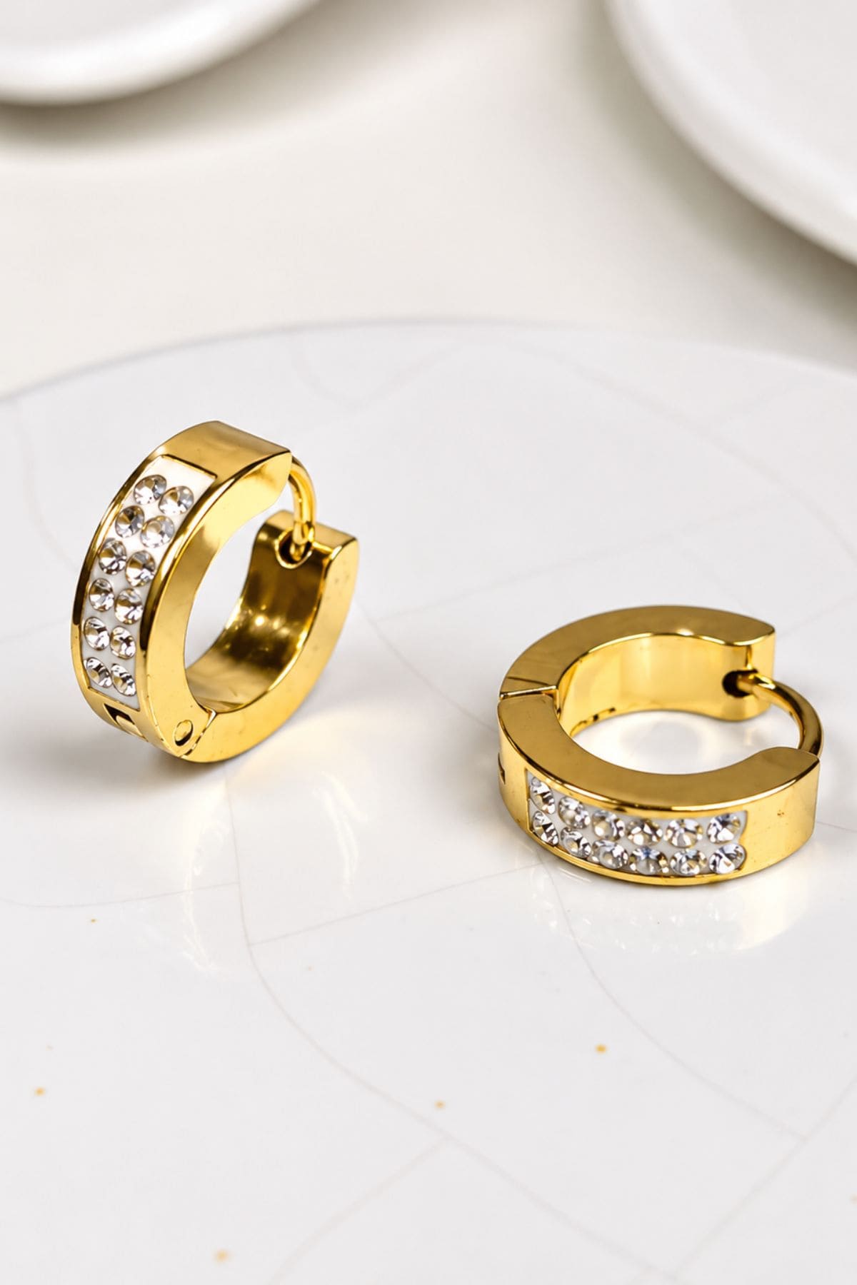 Brinco Argola Cravejada com Zircônias em Aço PVD com Banho em Ouro 18K - Imagem 3