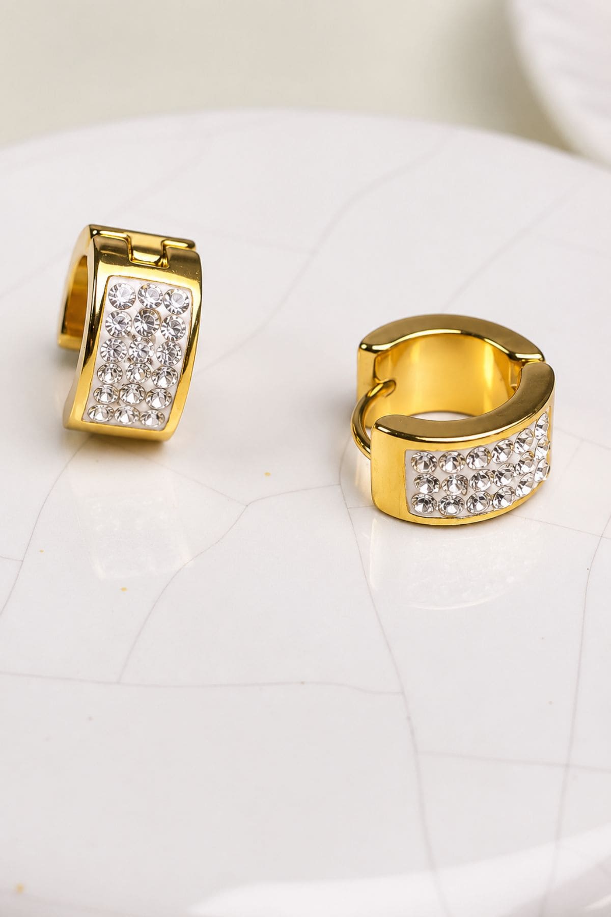Brinco Argola Cravejada em Aço PVD com Banho a Ouro 18K - Imagem 3