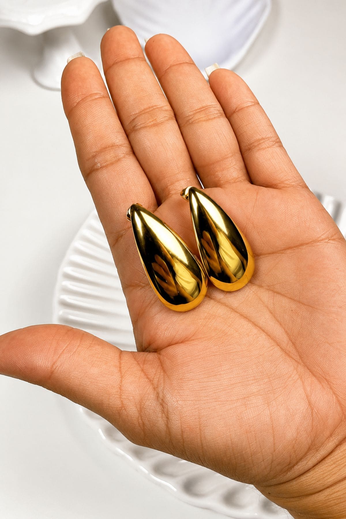 Brinco Gota Bold em Aço PVD com Banho a Ouro 18K - Imagem 2