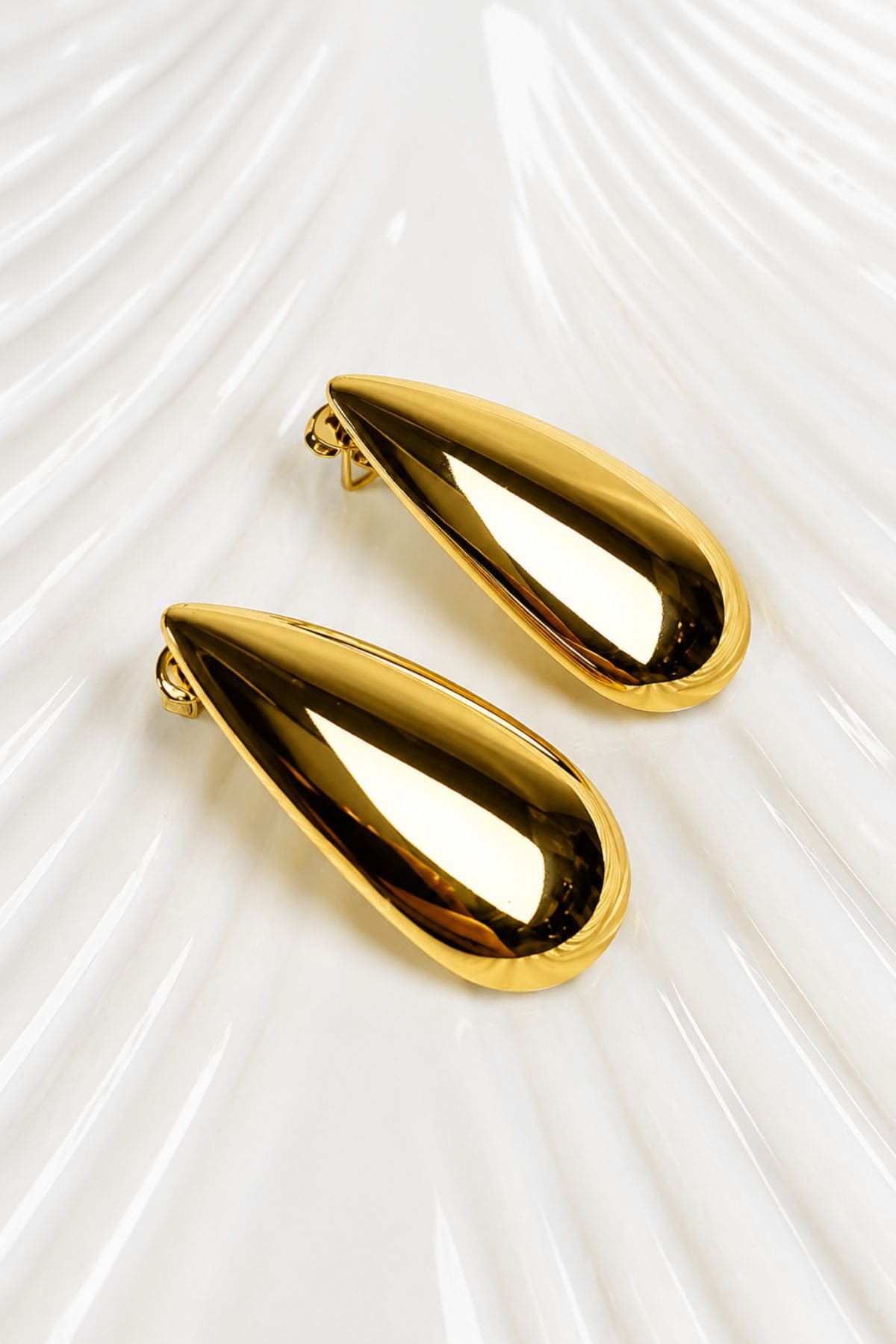 Brinco Gota Bold em Aço PVD com Banho a Ouro 18K - Imagem 3