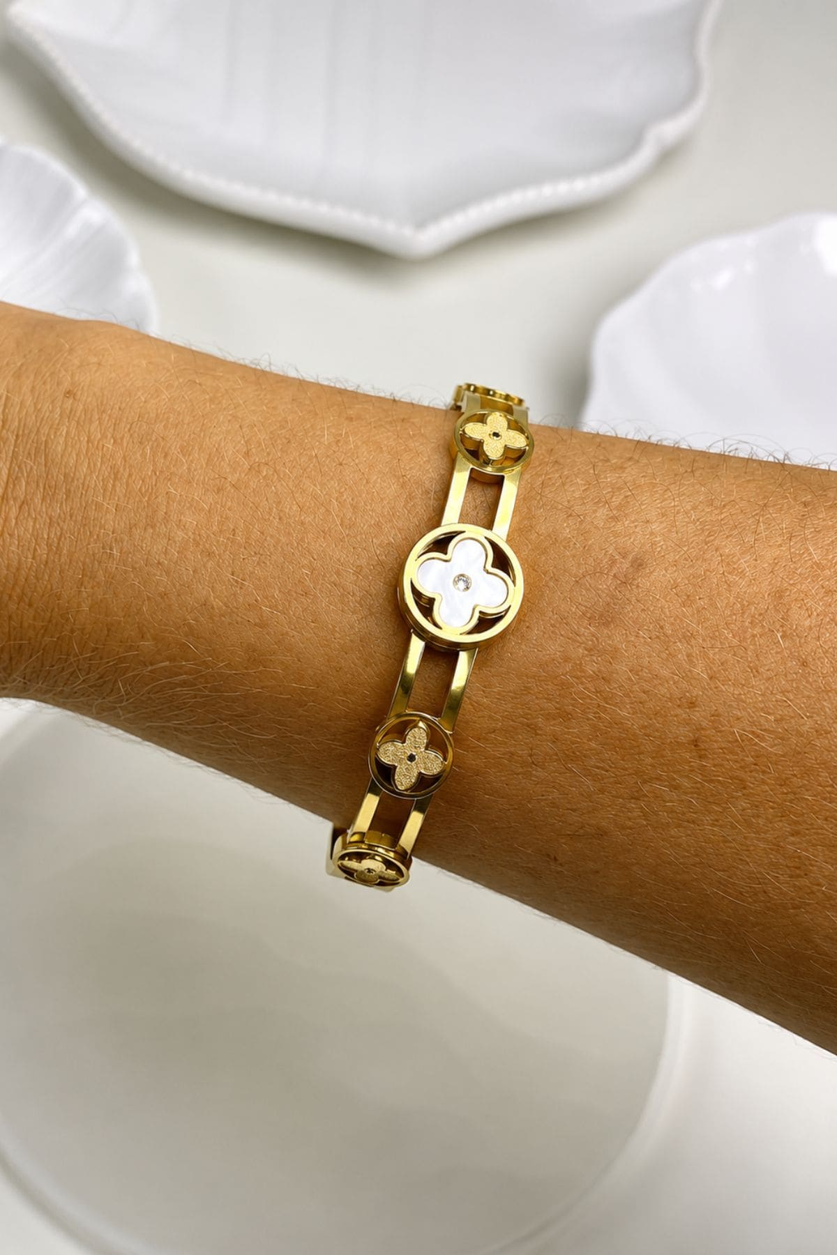 Bracelete Feminina Trevo Elegance em Aço PVD e Banho a Ouro 18K