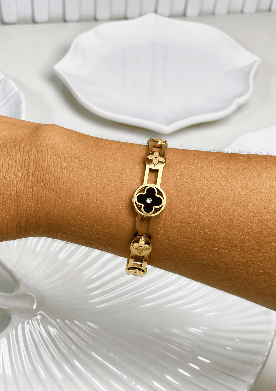Bracelete Feminina Clover Black Luxo em Aço PVD e Banho a Ouro 18K