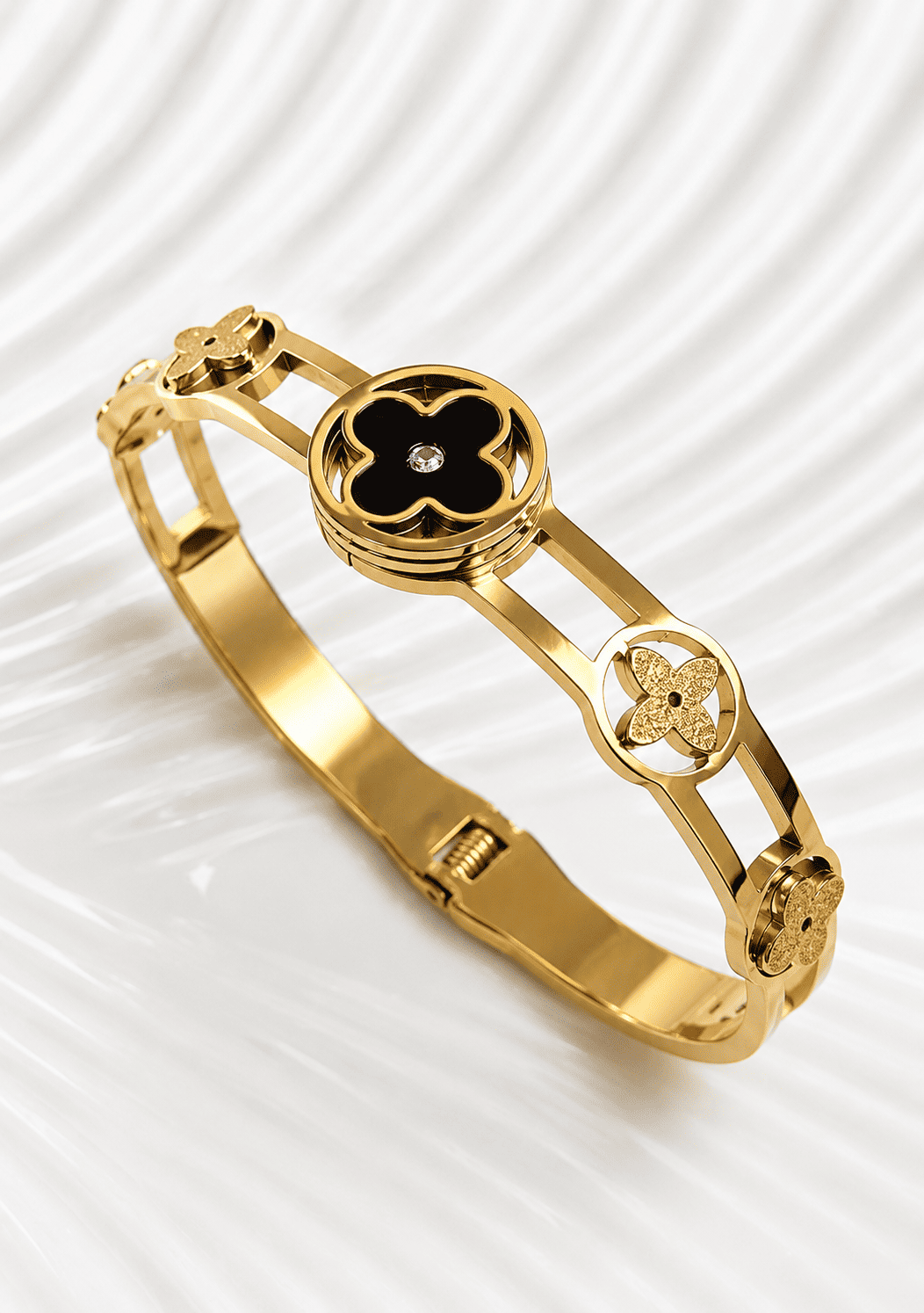 Bracelete Feminina Clover Black Luxo em Aço PVD e Banho a Ouro 18K - Imagem 2