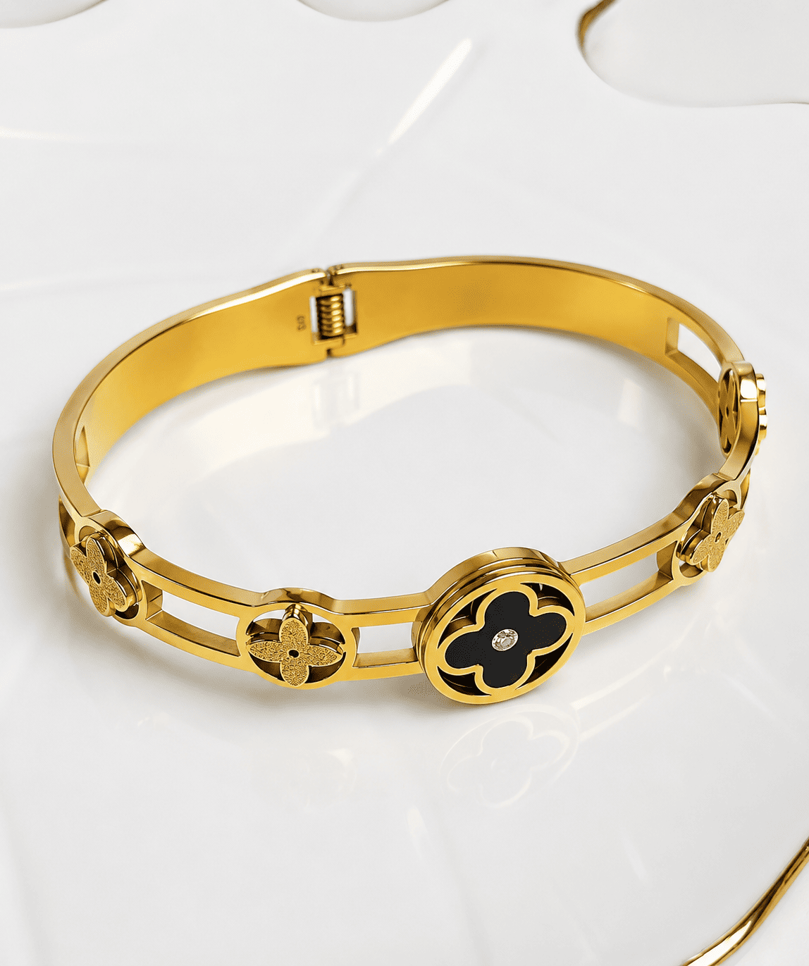 Bracelete Feminina Clover Black Luxo em Aço PVD e Banho a Ouro 18K - Imagem 3